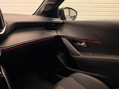 Peugeot 208 GT — photo 16