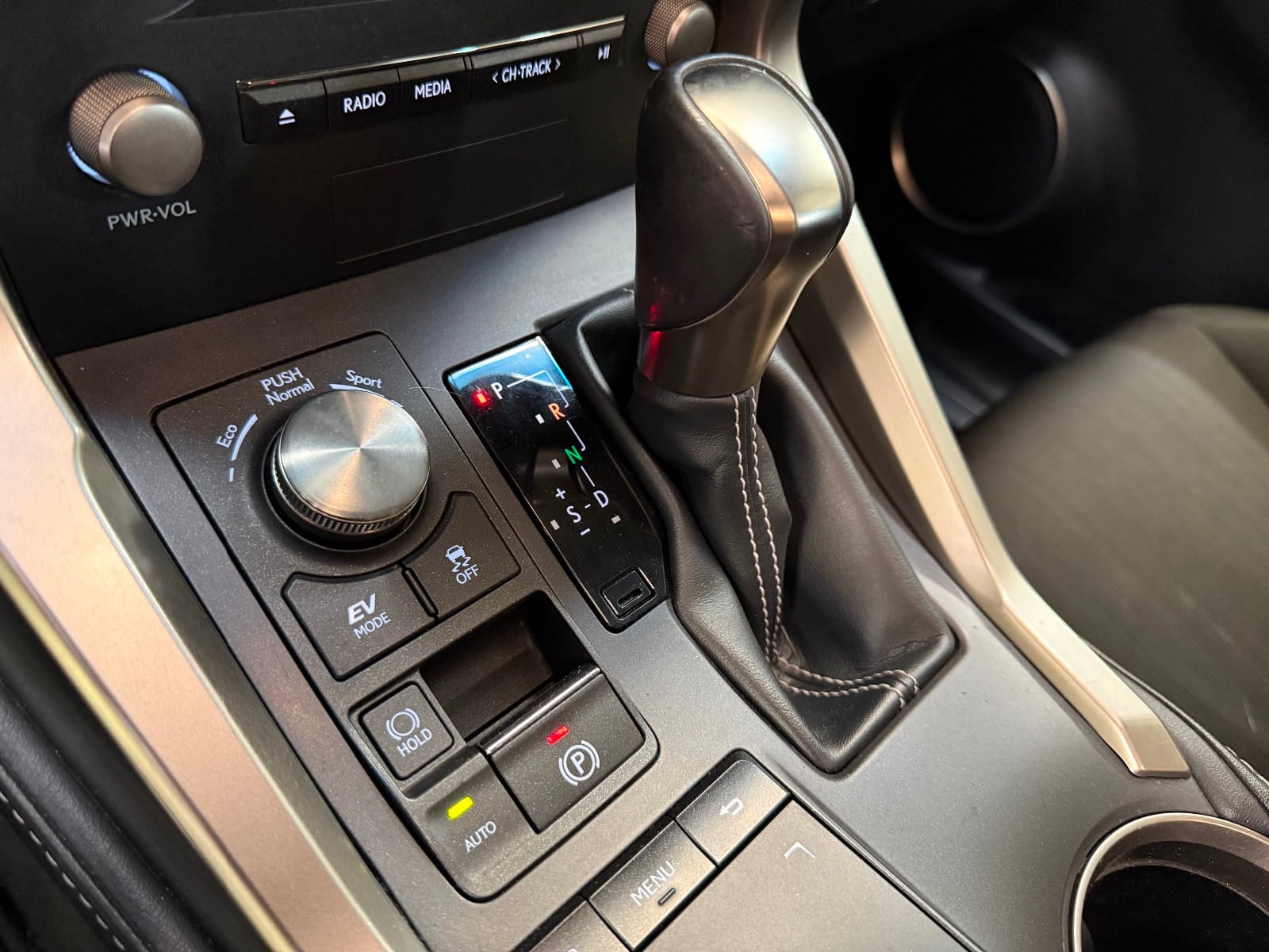 Lexus NX BUSINESS — photo 18