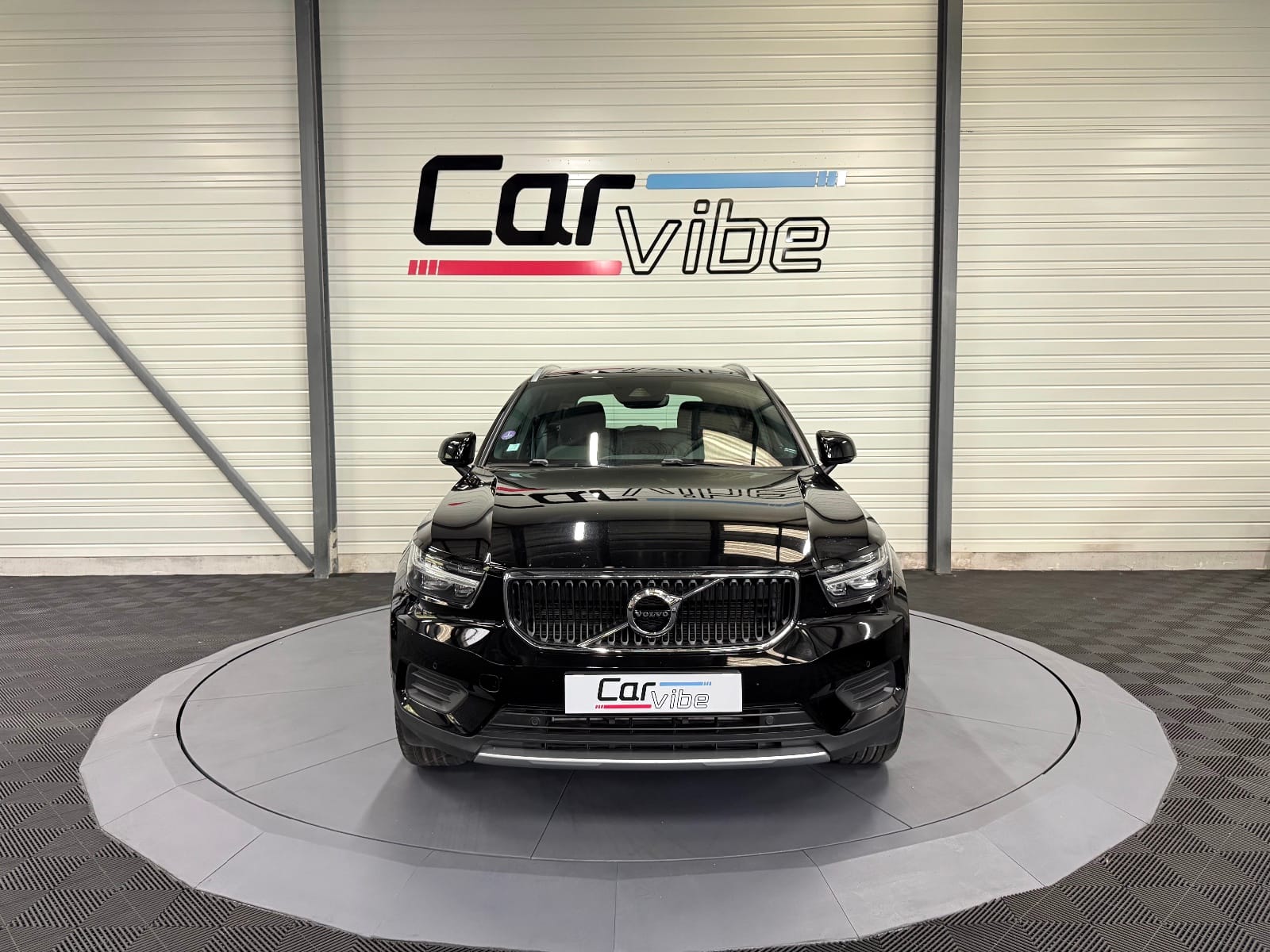 Volvo XC40 Momentum Business — photo 9