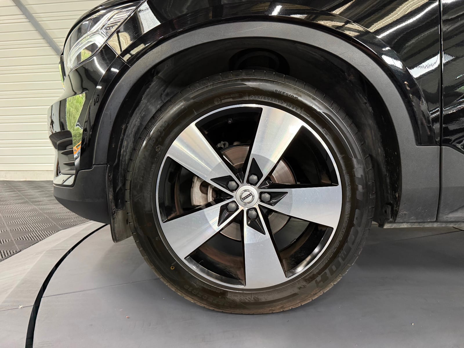 Volvo XC40 Momentum Business — photo 20