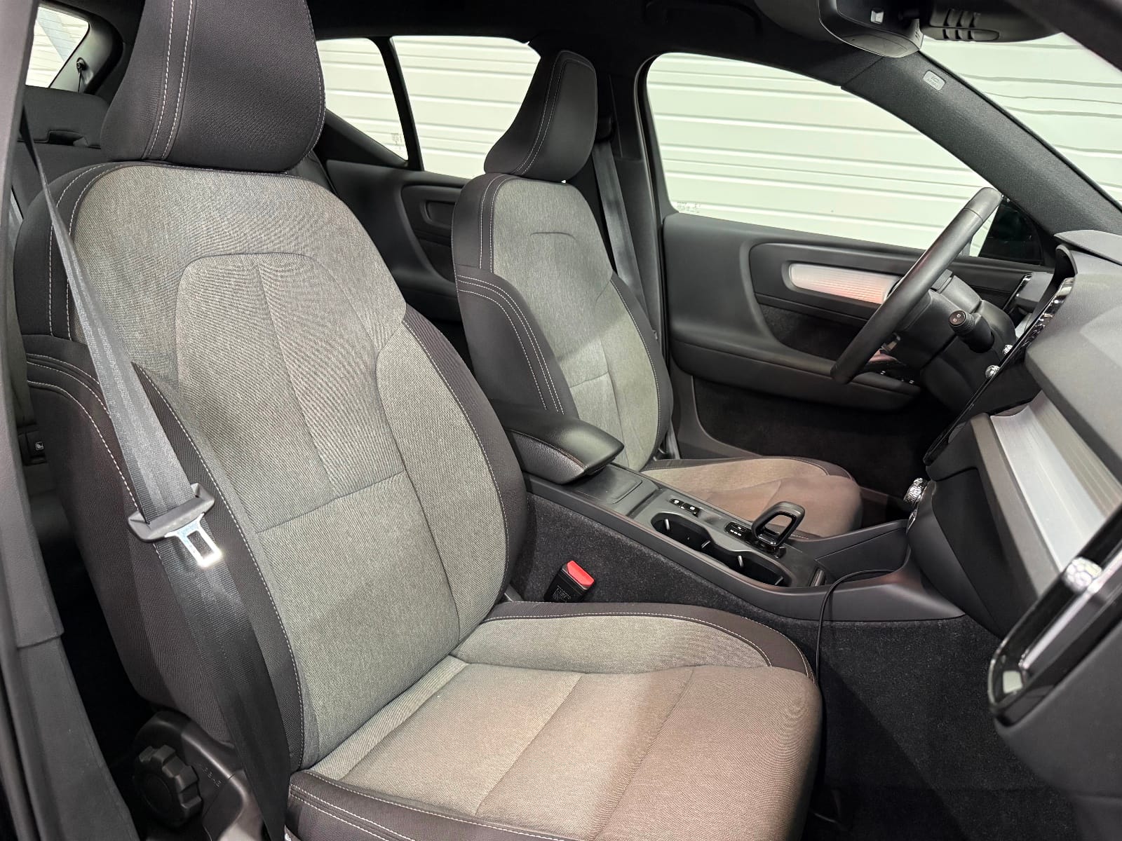 Volvo XC40 Momentum Business — photo 12