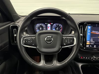 Volvo XC40 Momentum Business — photo 11
