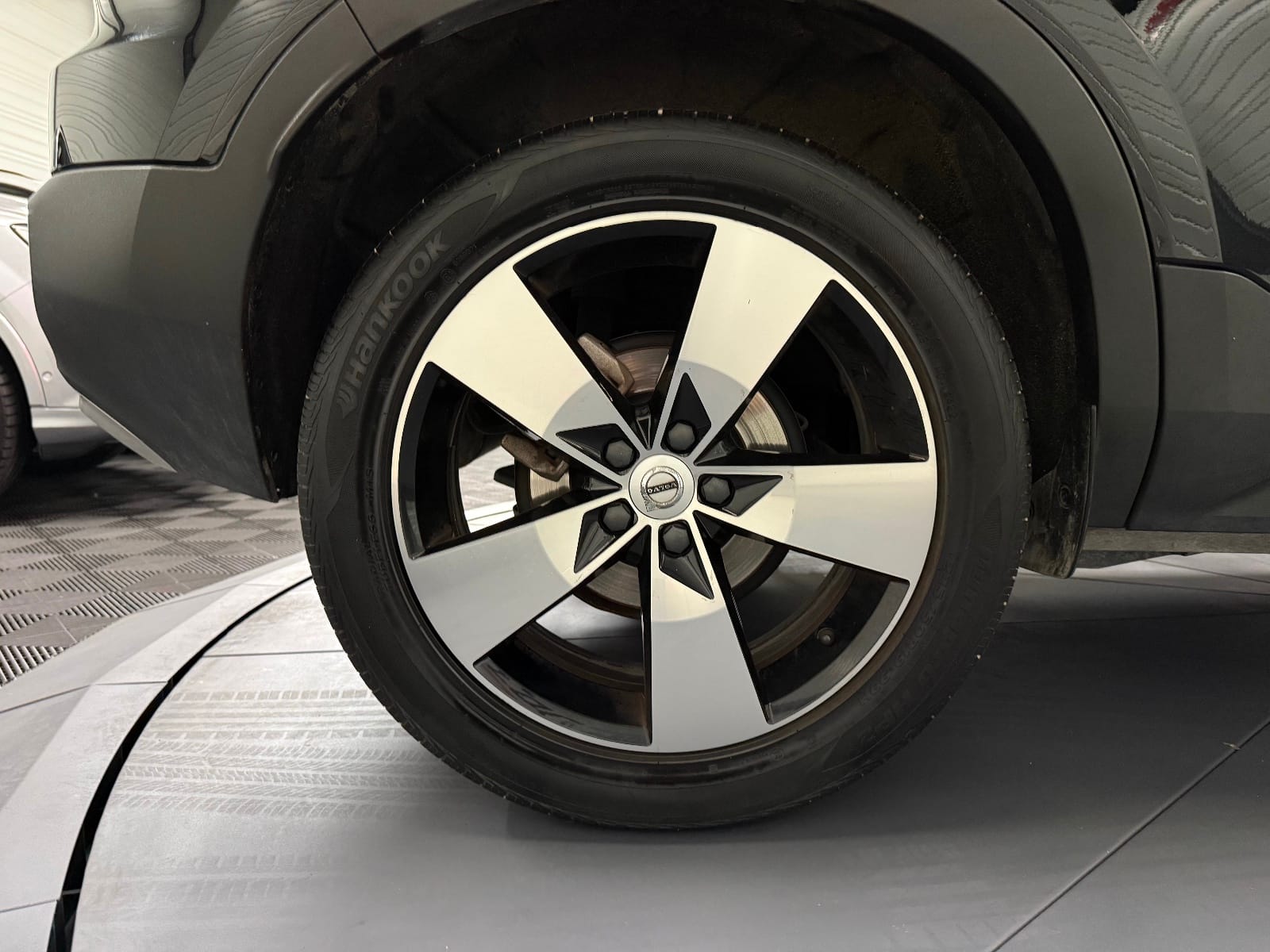 Volvo XC40 Momentum Business — photo 21