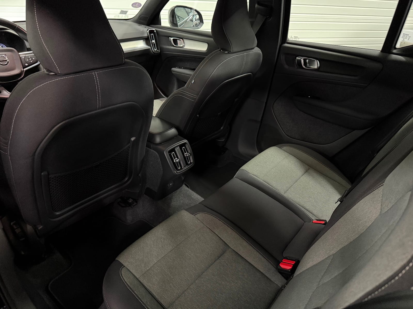 Volvo XC40 Momentum Business — photo 13