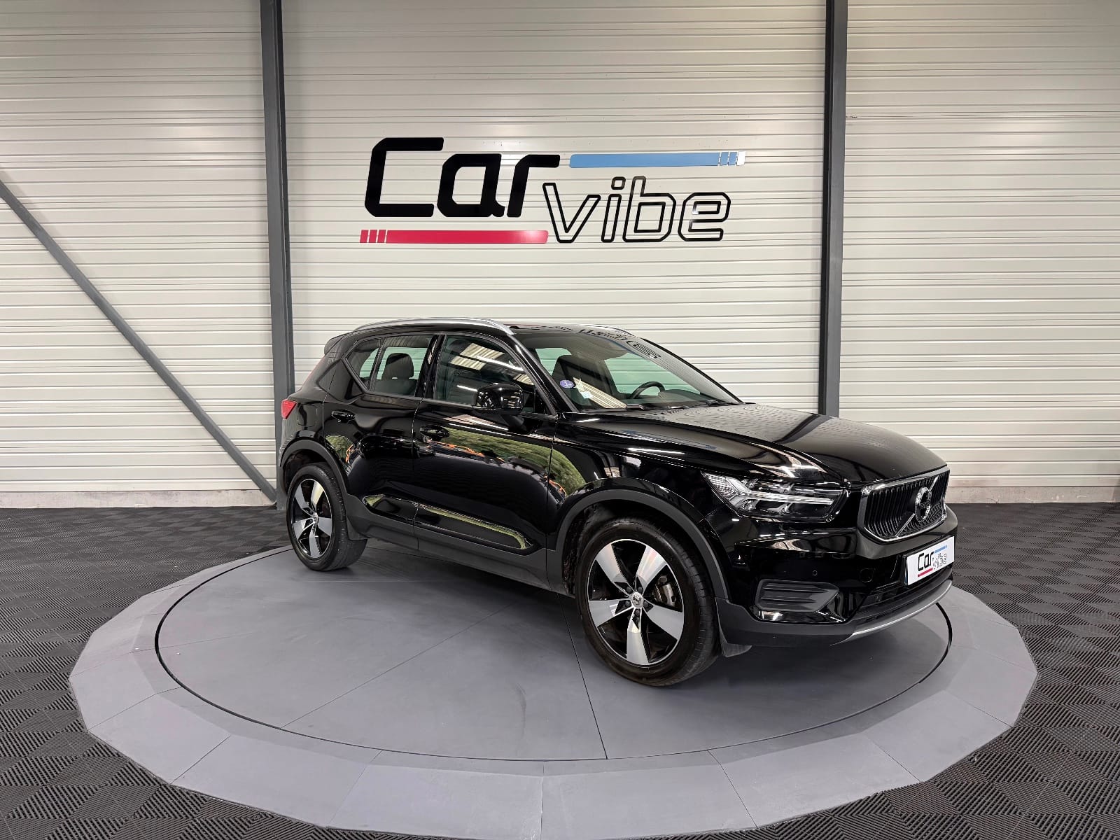 Volvo XC40 Momentum Business — photo 1