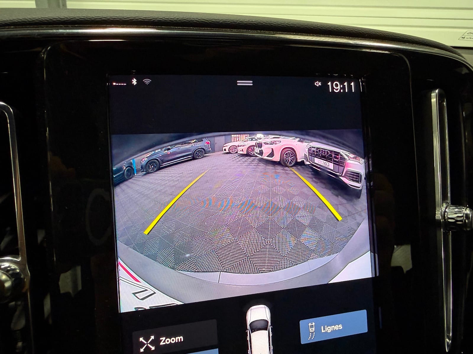 Volvo XC40 Momentum Business — photo 16