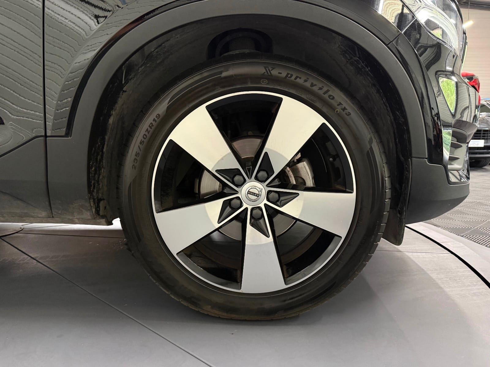 Volvo XC40 Momentum Business — photo 19