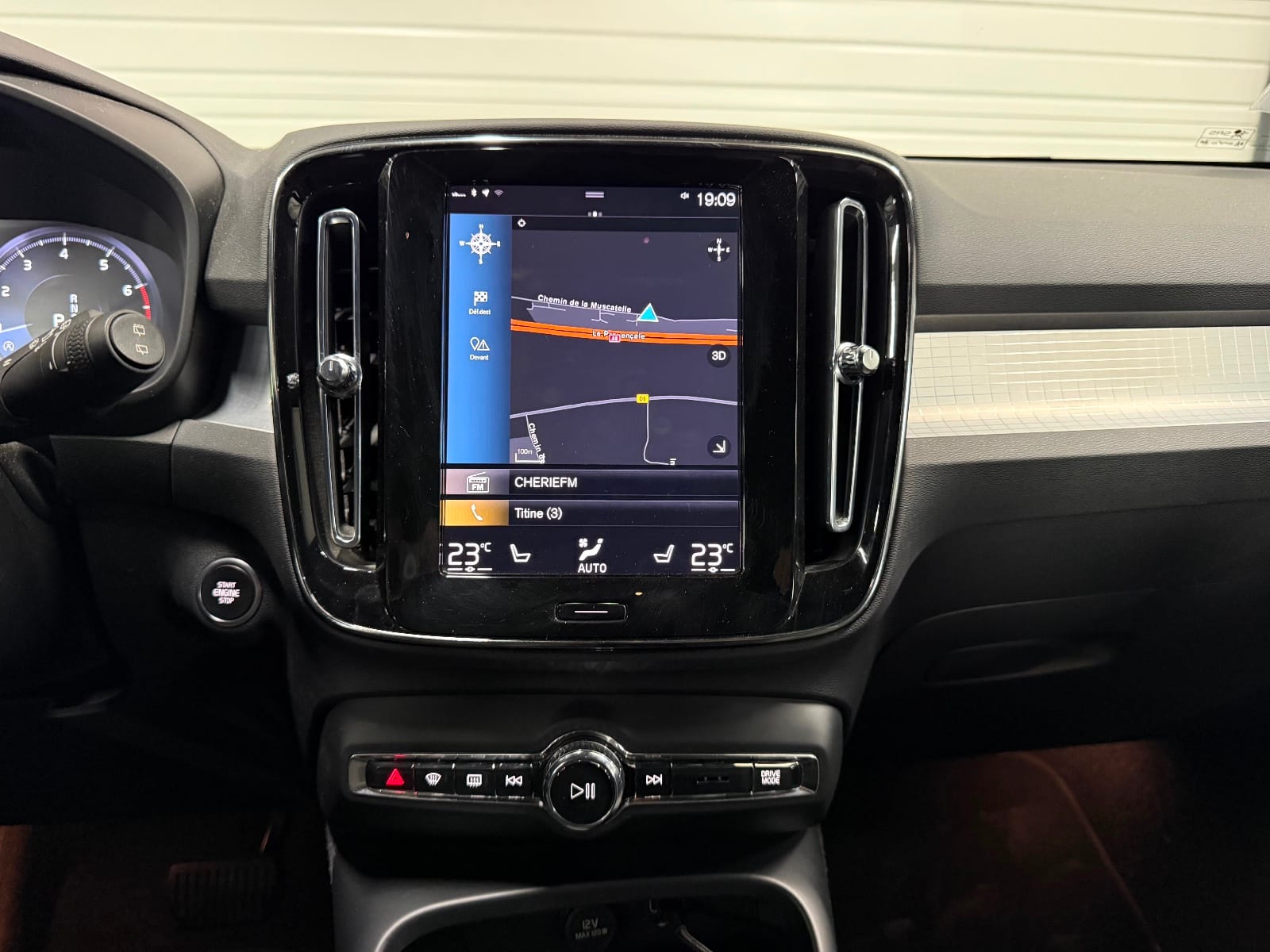 Volvo XC40 Momentum Business — photo 15