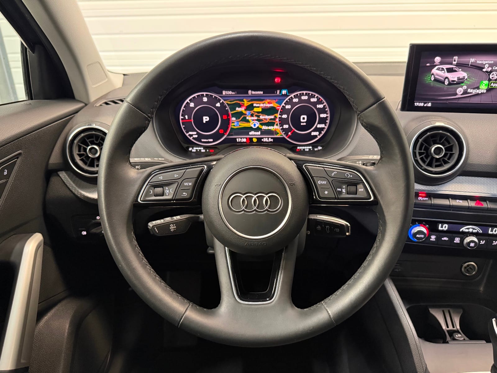 Audi Q2 S line — photo 11