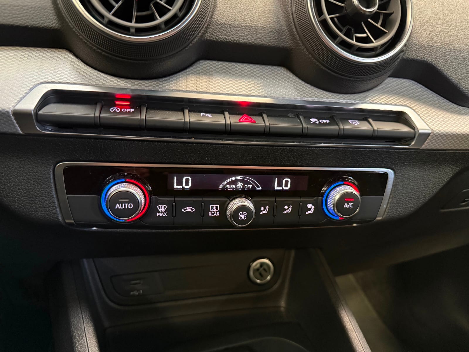 Audi Q2 S line — photo 16