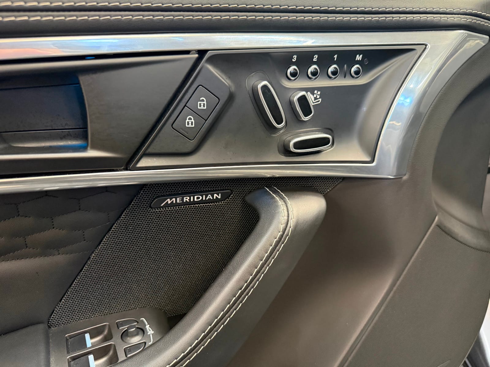 Jaguar F-type Cabriolet First Edition — photo 24