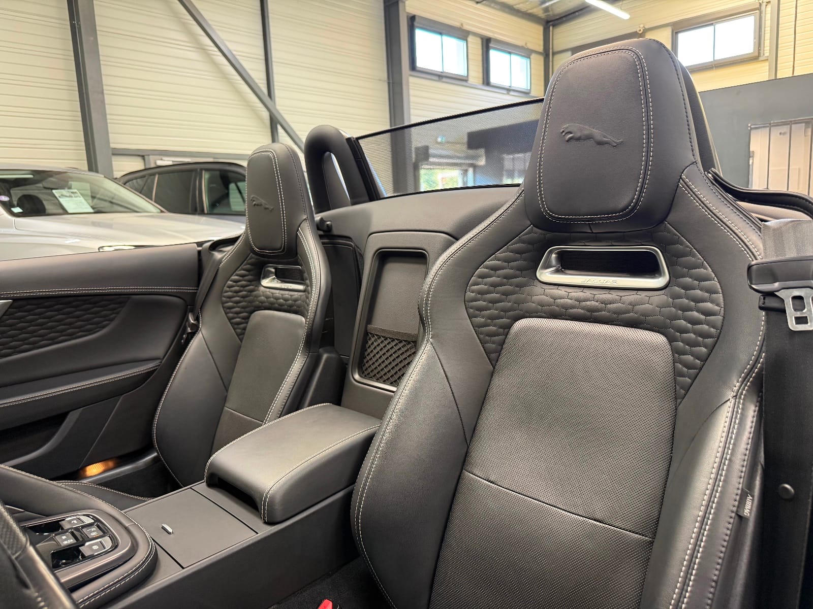 Jaguar F-type Cabriolet First Edition — photo 17
