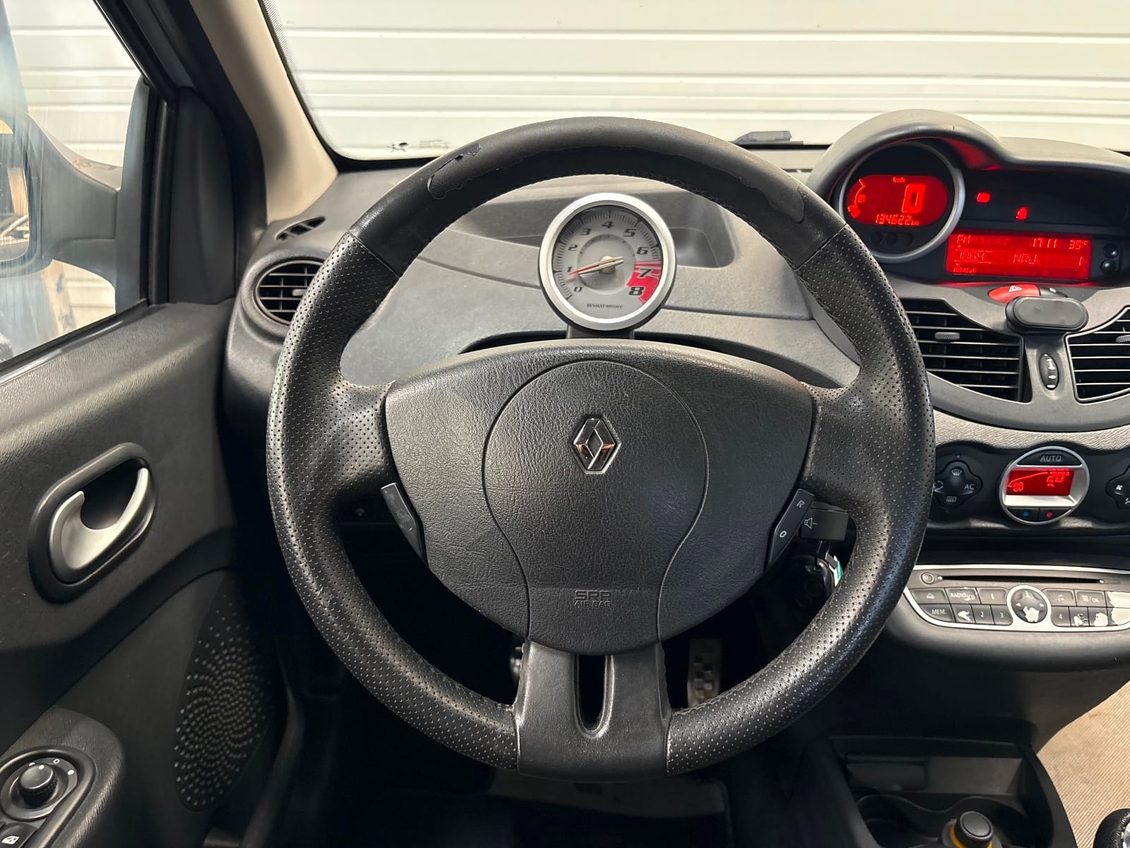 Renault Twingo II Renault Sport — photo 16