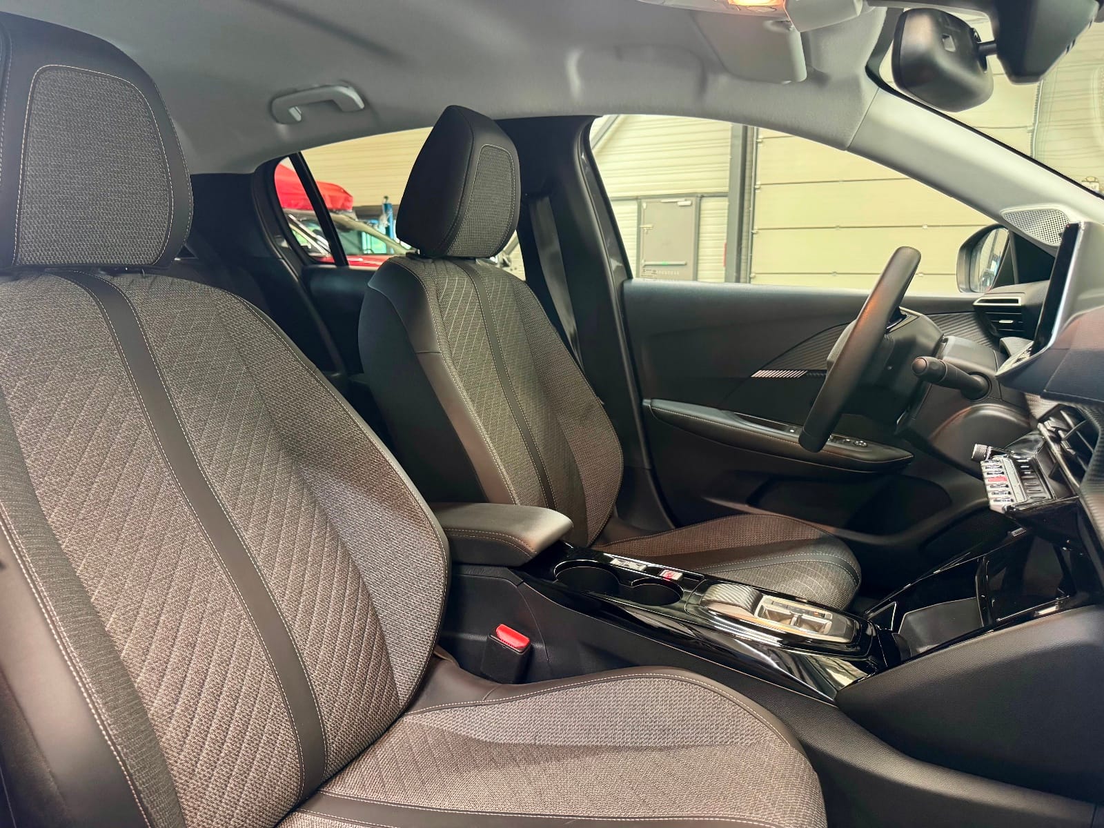 Peugeot 208 Style — photo 10