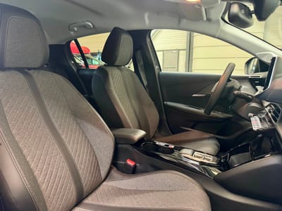 Peugeot 208 Style — photo 10
