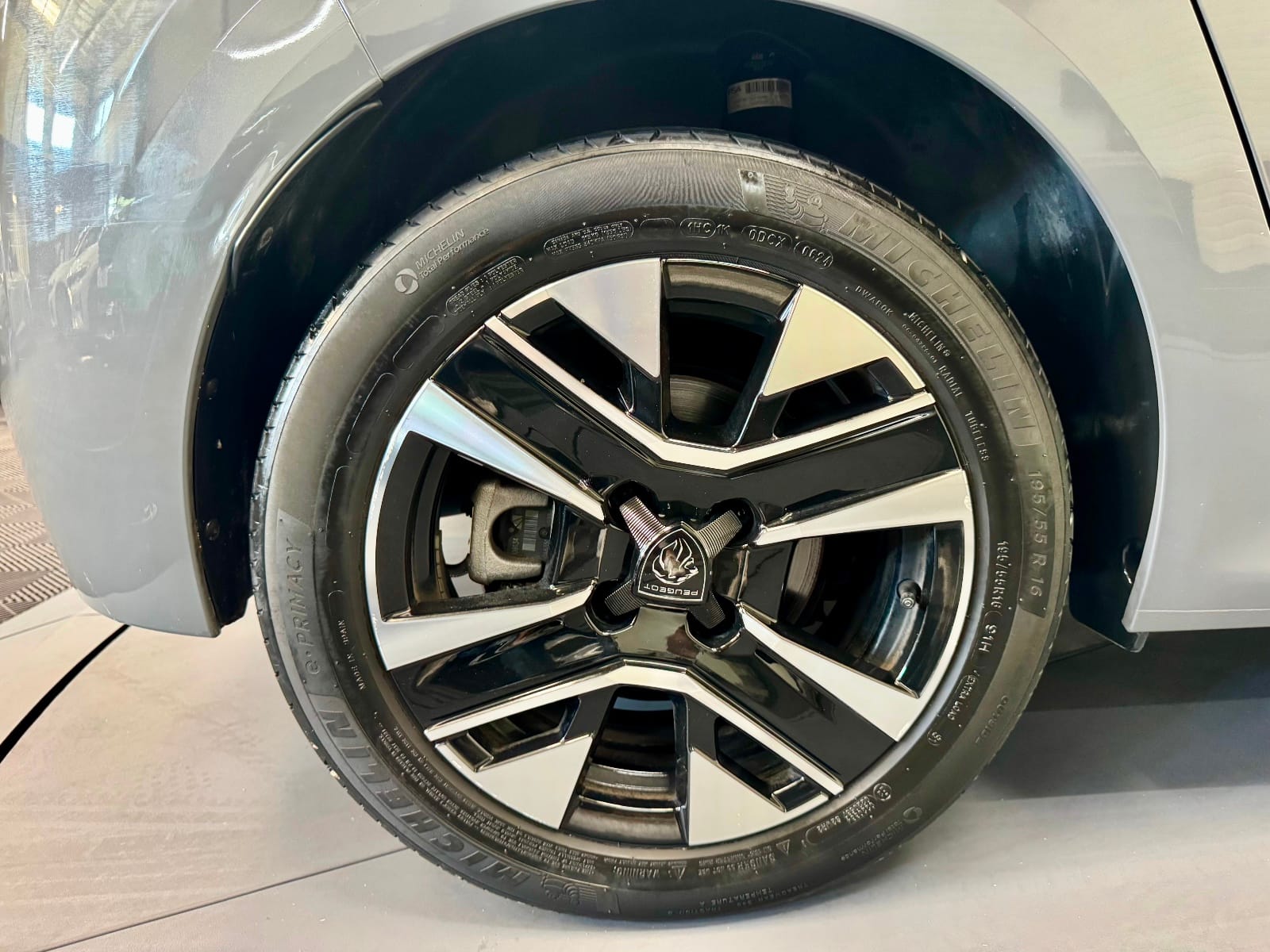 Peugeot 208 Style — photo 24