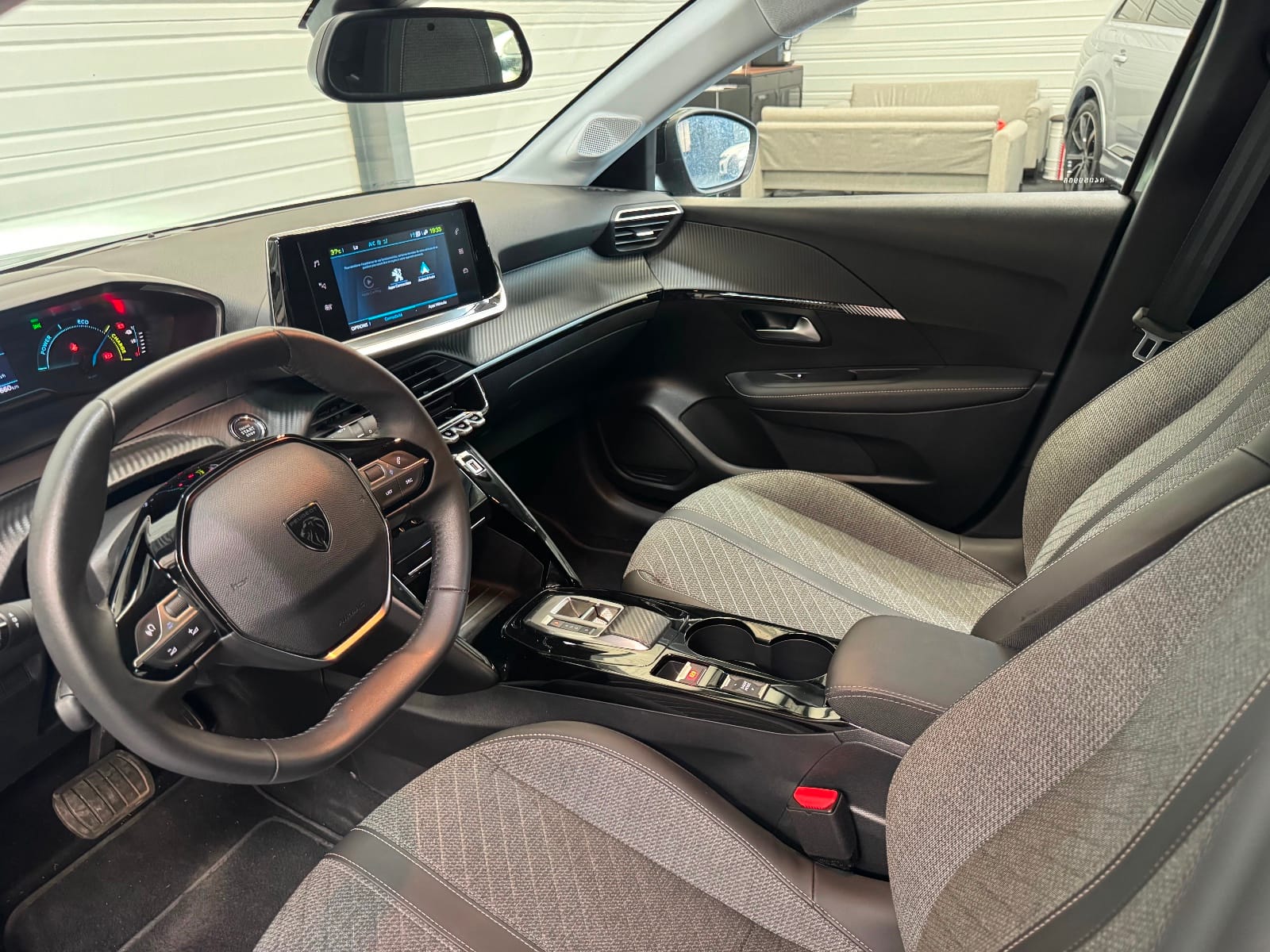Peugeot 208 Style — photo 12