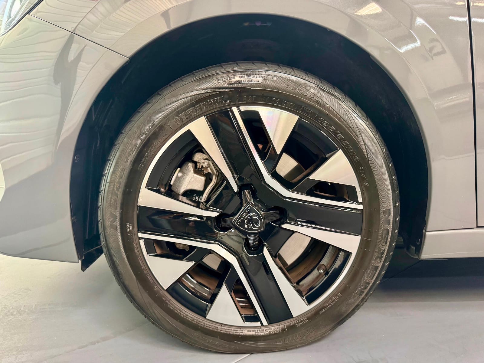 Peugeot 208 Style — photo 26