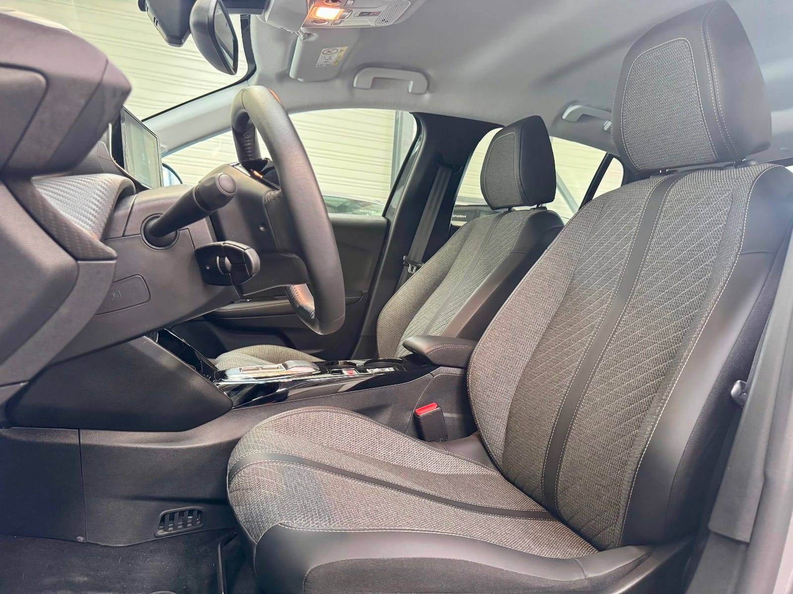 Peugeot 208 Style — photo 13