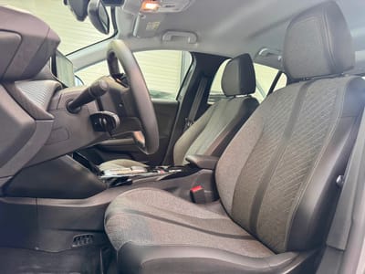 Peugeot 208 Style — photo 13