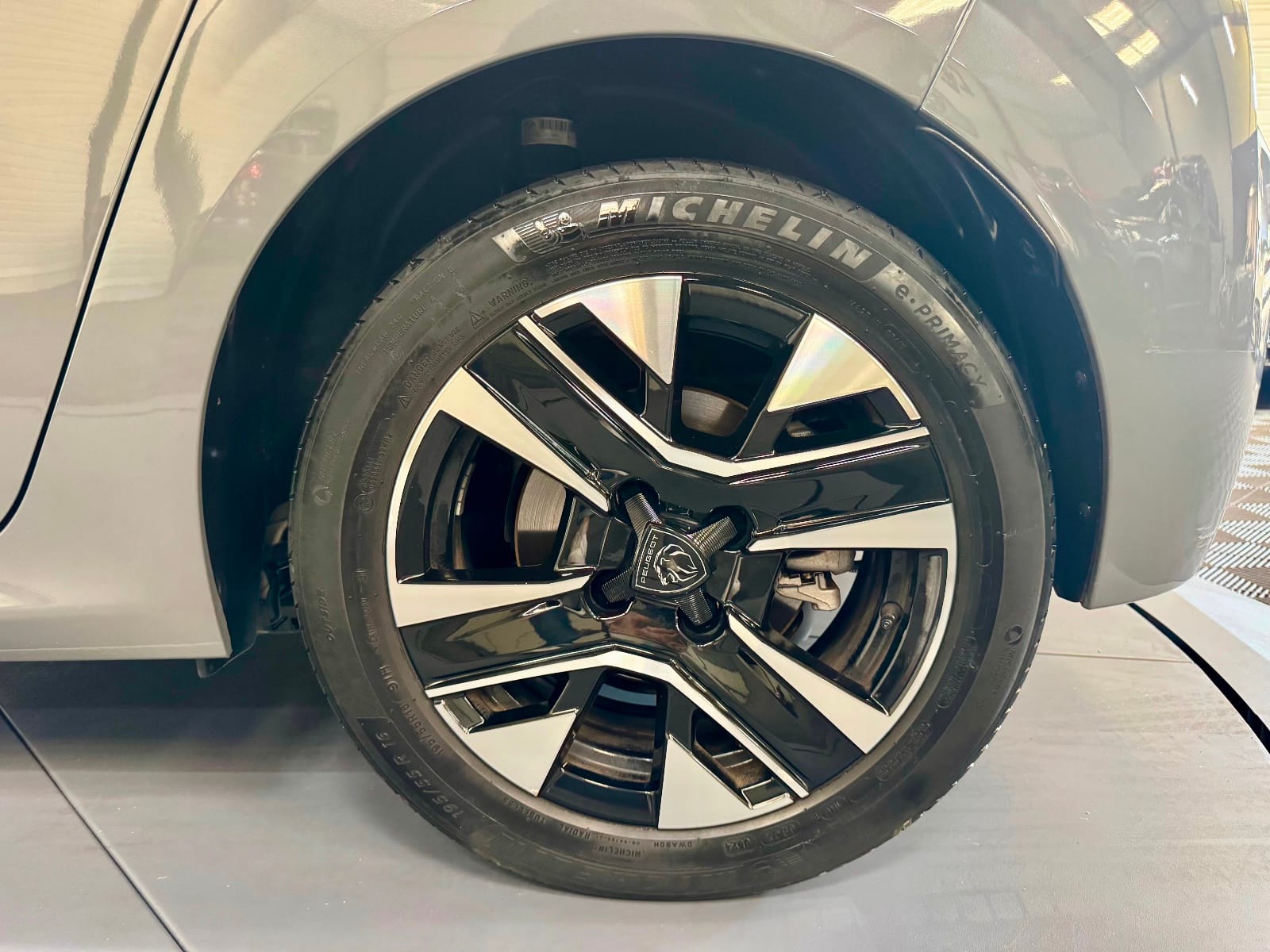 Peugeot 208 Style — photo 23