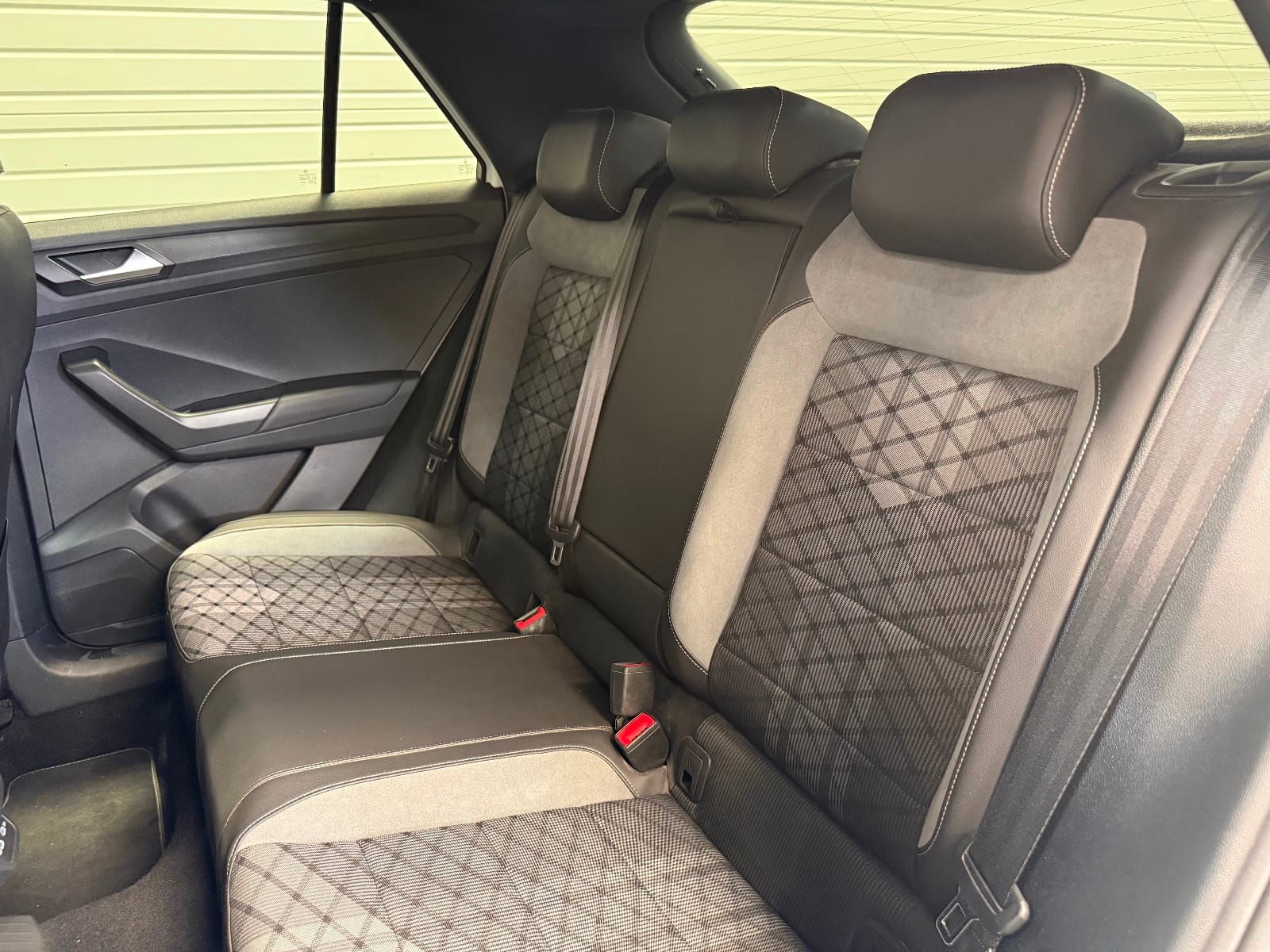 Volkswagen T-roc R-Line — photo 17