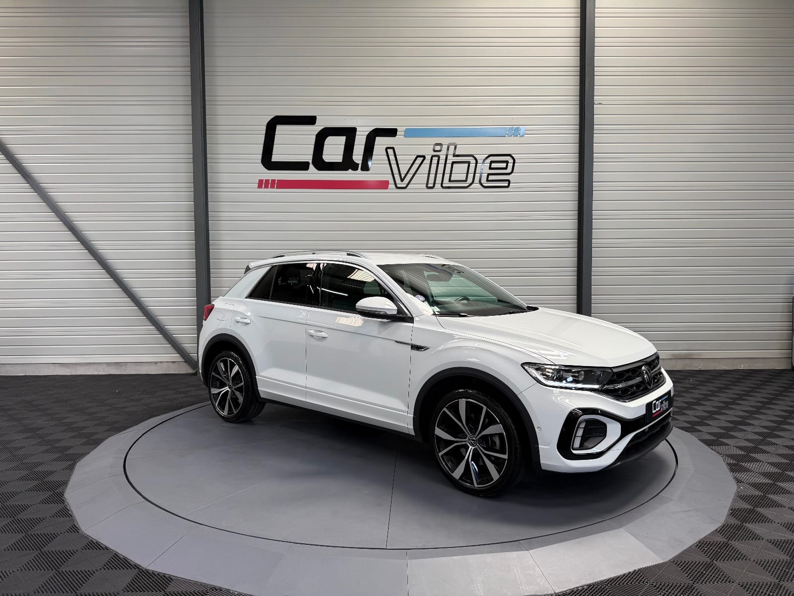 Volkswagen T-roc R-Line — photo 1