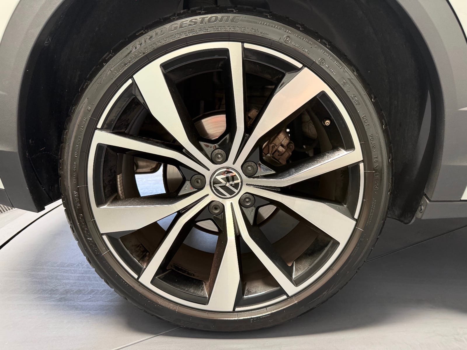 Volkswagen T-roc R-Line — photo 25