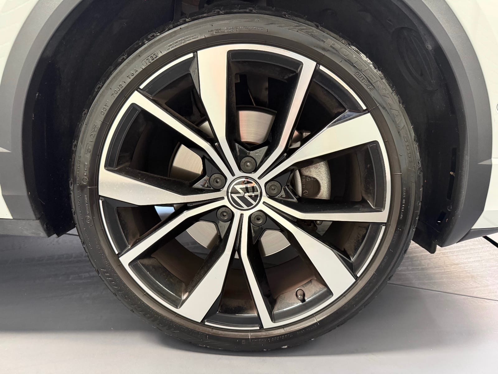 Volkswagen T-roc R-Line — photo 26