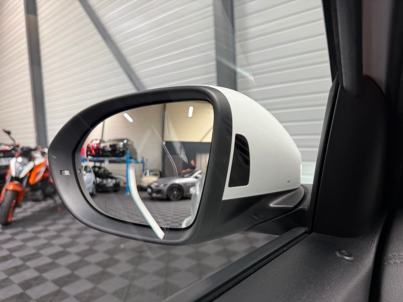 Volkswagen T-roc R-Line — photo 23
