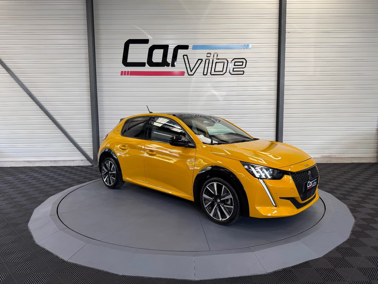 Peugeot 208 GT Line — photo 1