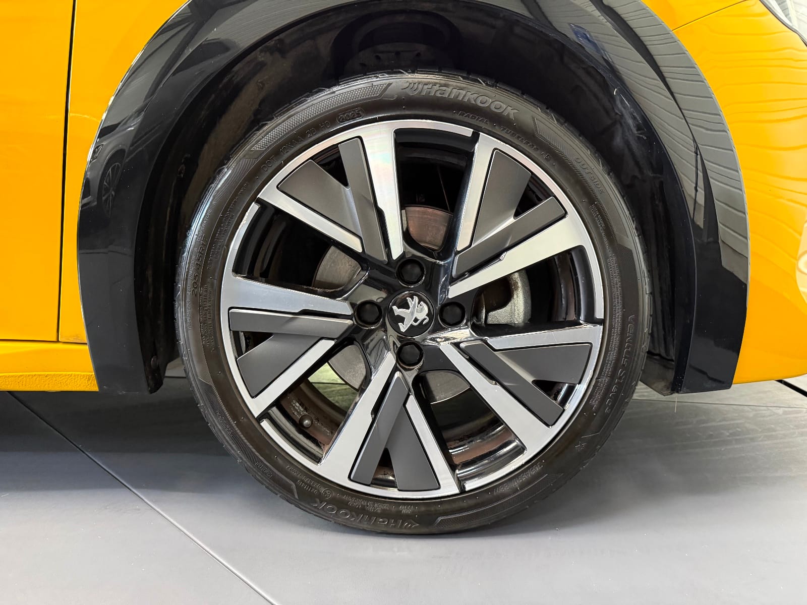 Peugeot 208 GT Line — photo 25