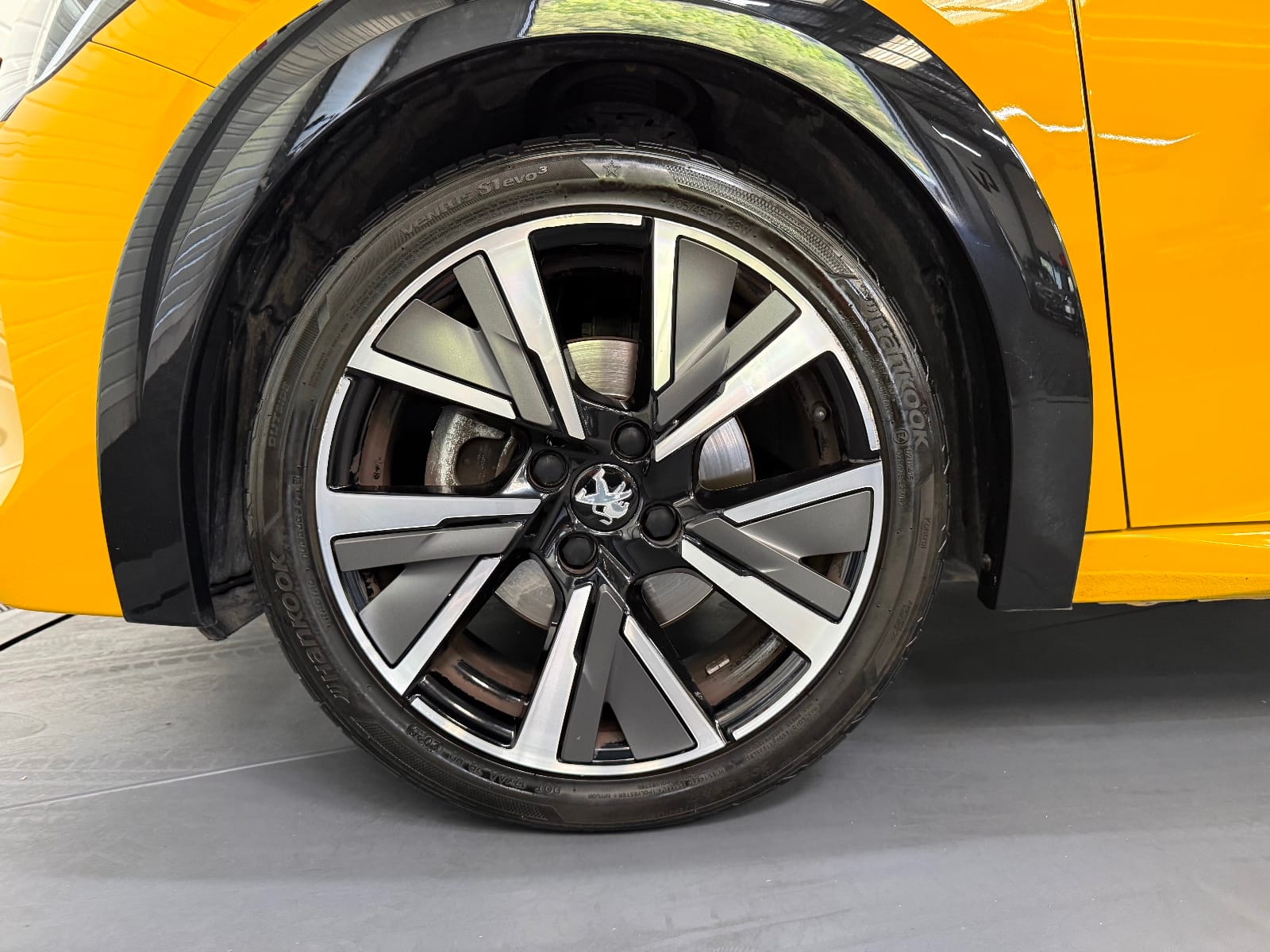 Peugeot 208 GT Line — photo 22