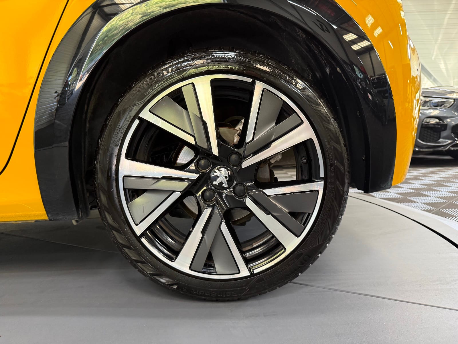 Peugeot 208 GT Line — photo 23