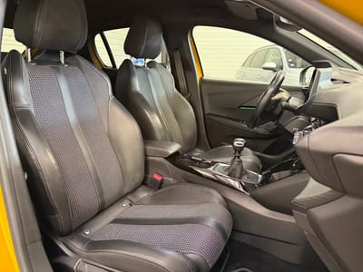 Peugeot 208 GT Line — photo 13
