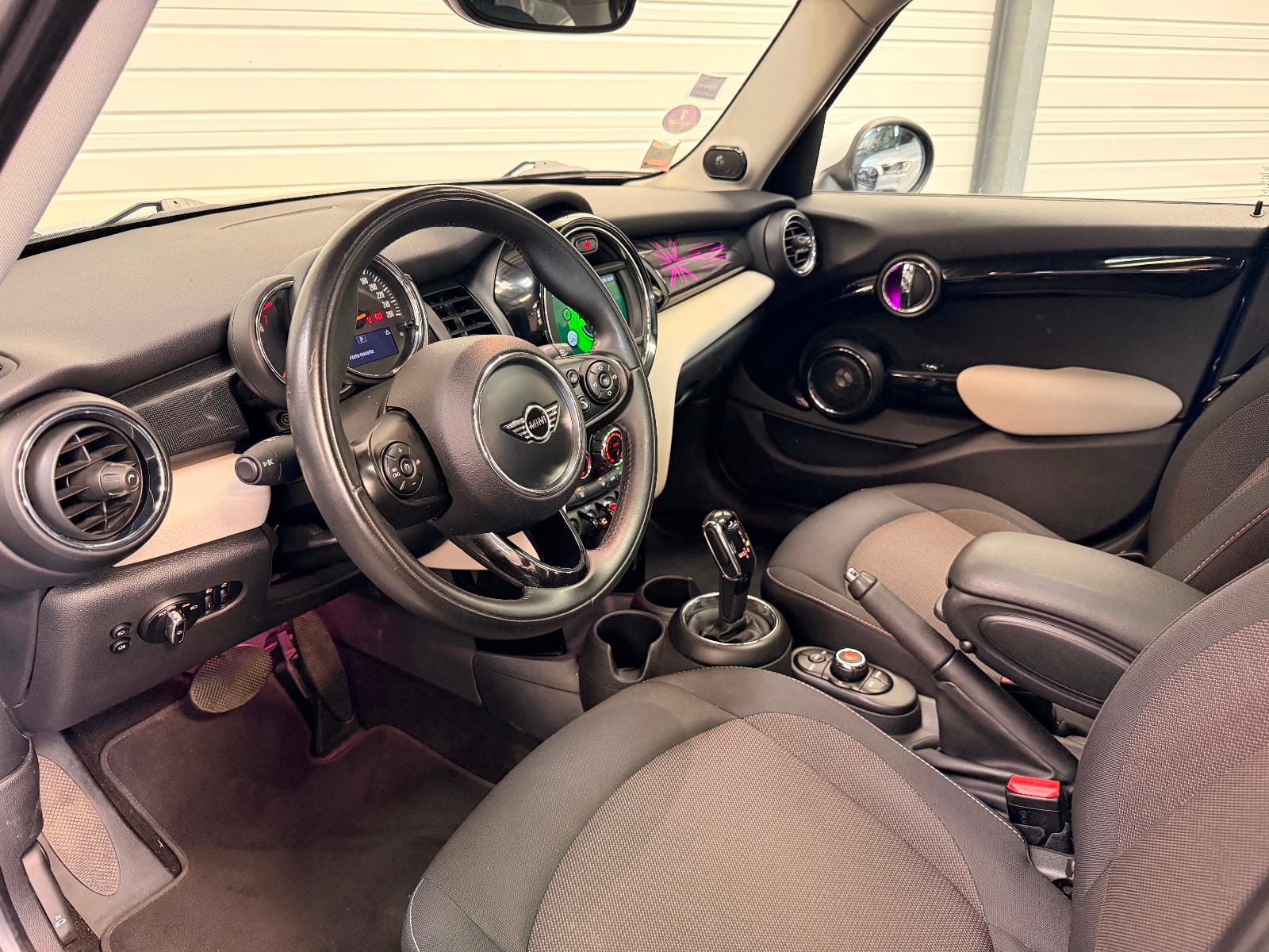 Mini Cooper HATCH — photo 11