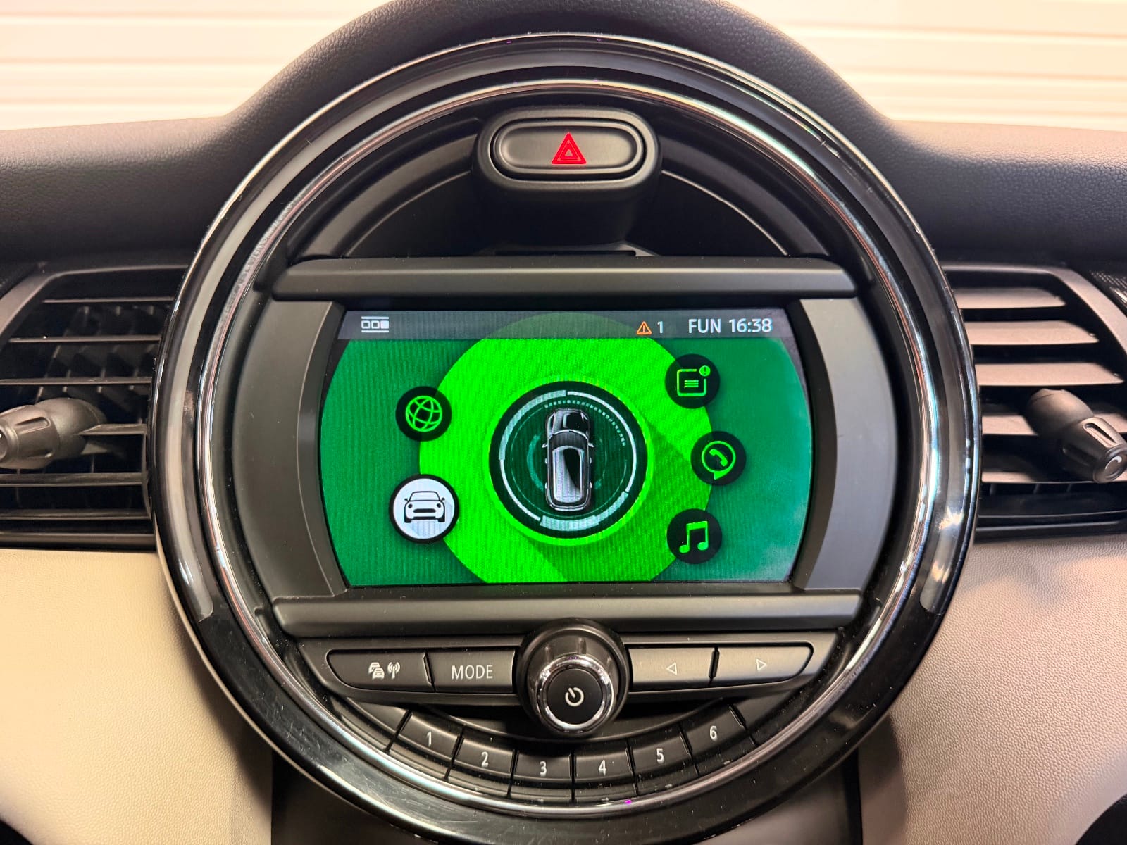 Mini Cooper HATCH — photo 16
