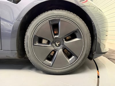 Tesla Model 3 — photo 21