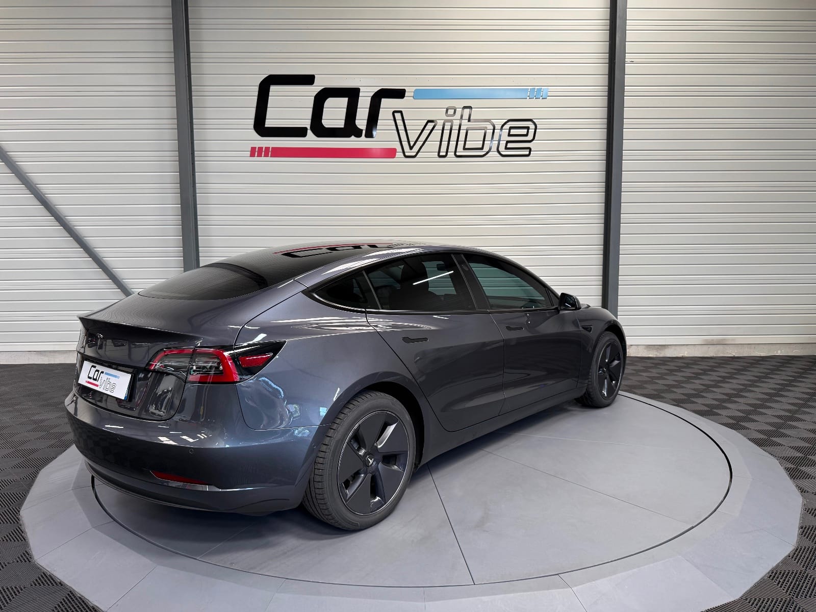 Tesla Model 3 — photo 4