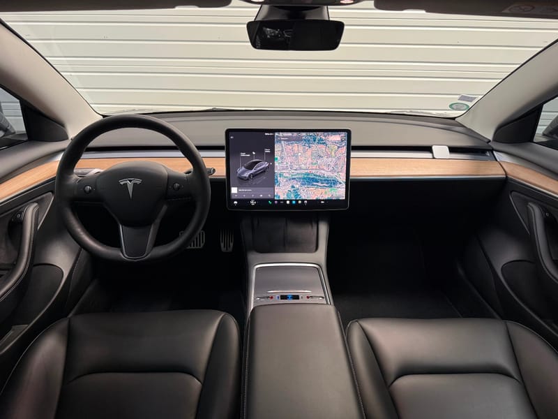 Tesla Model 3 — photo 2