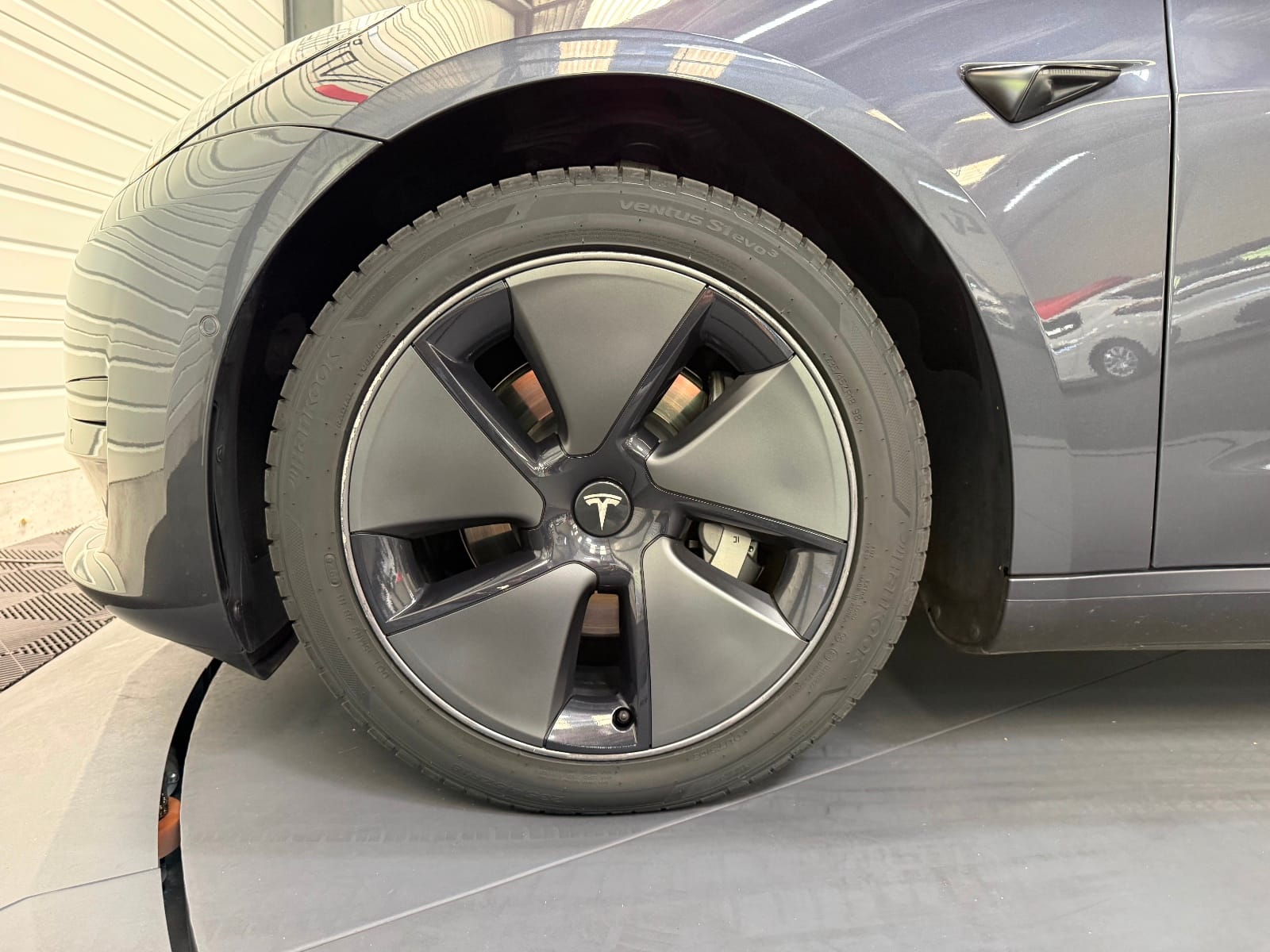 Tesla Model 3 — photo 18