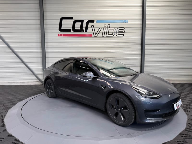Tesla Model 3 — photo 1