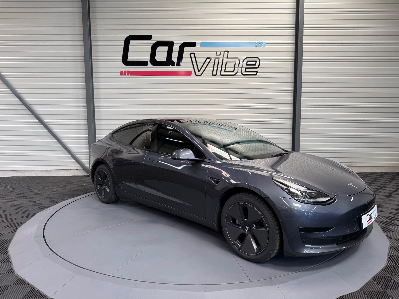 Tesla Model 3 — photo 1
