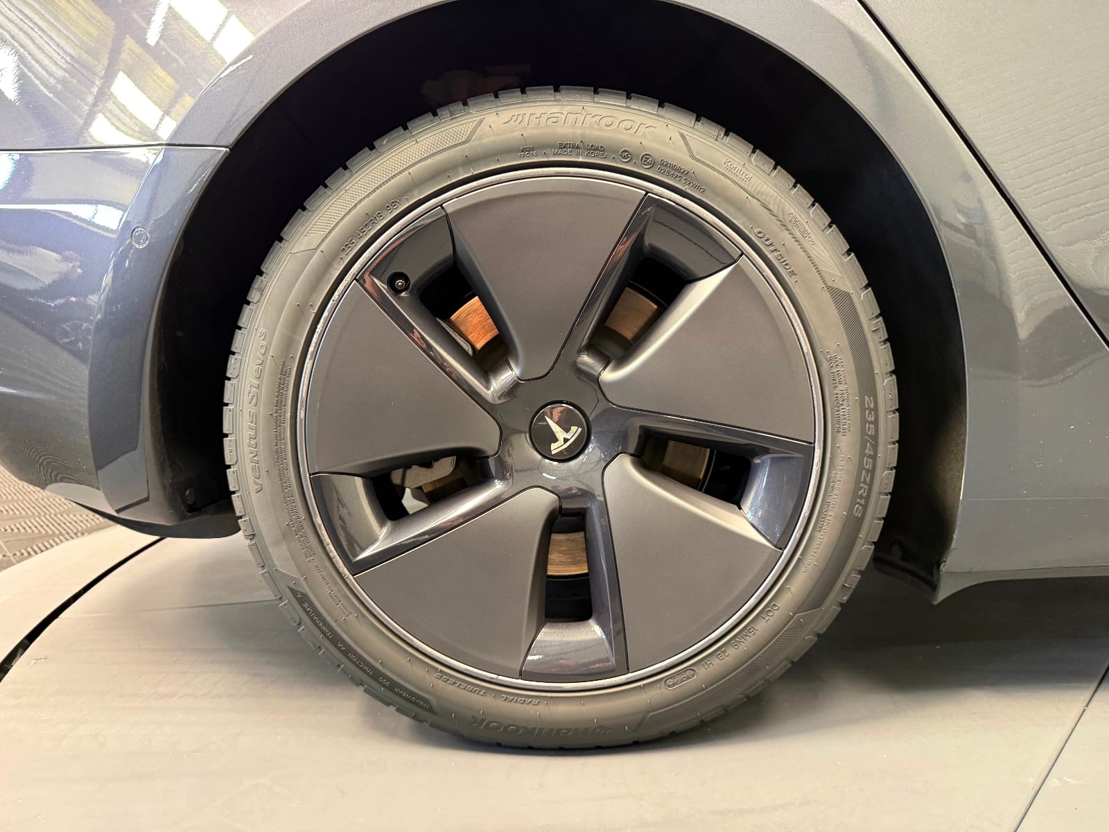 Tesla Model 3 — photo 20