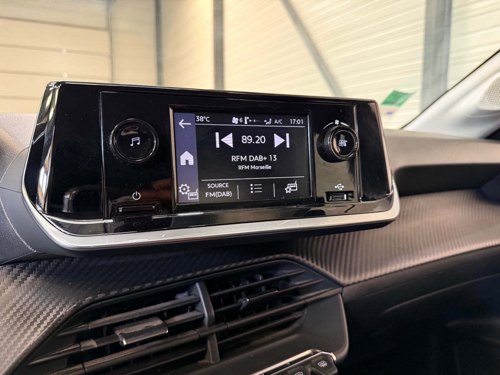 Peugeot 208 Like — photo 14