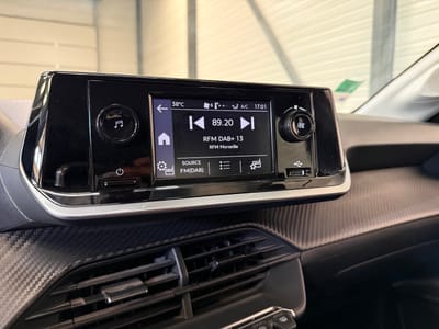 Peugeot 208 Like — photo 14