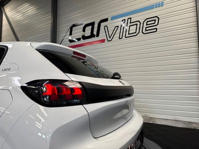 Peugeot 208 Like — photo 18