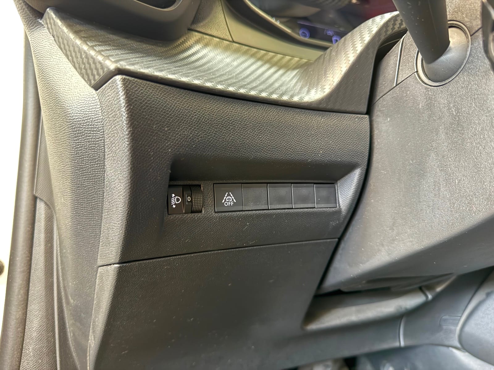 Peugeot 208 Like — photo 17