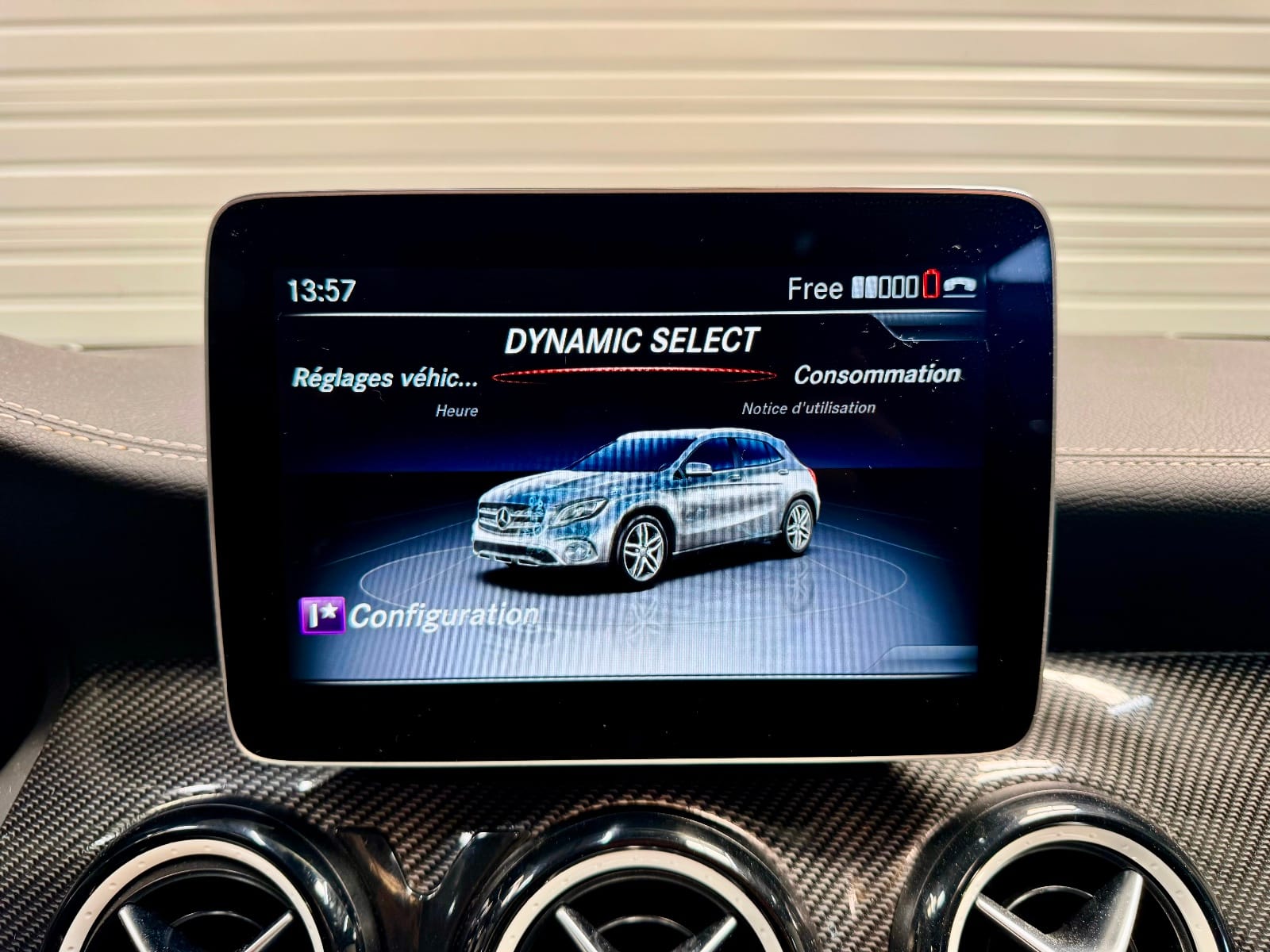 Mercedes-Benz GLA Starlight Edition — photo 14