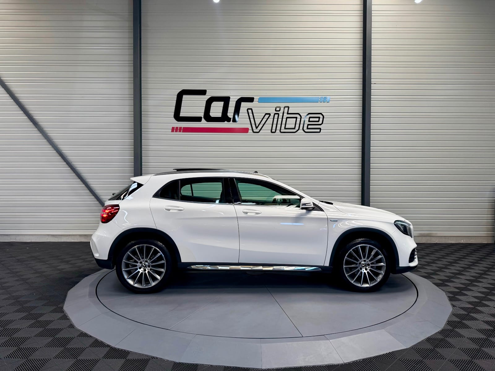 Mercedes-Benz GLA Starlight Edition — photo 4